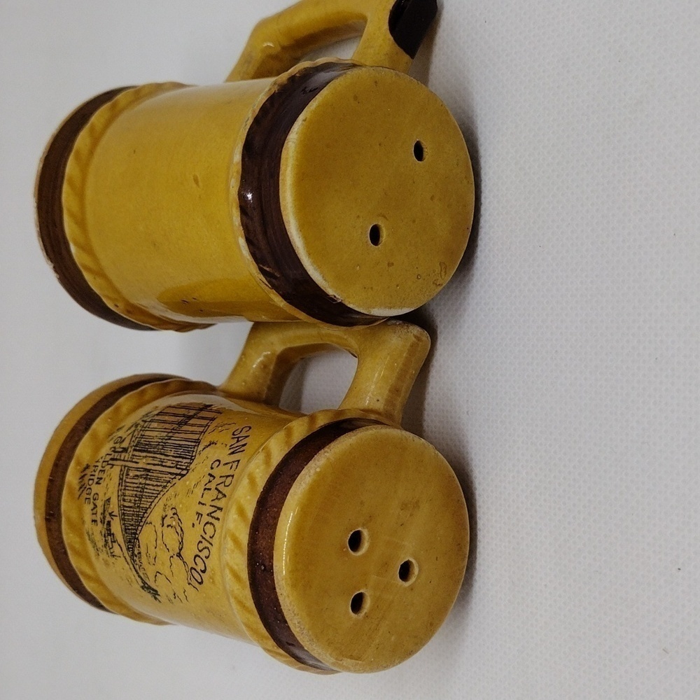 Vintage San Francisco Golden Gate Bridge Souvenir Salt & Pepper Shaker Set - Picture 12 of 14
